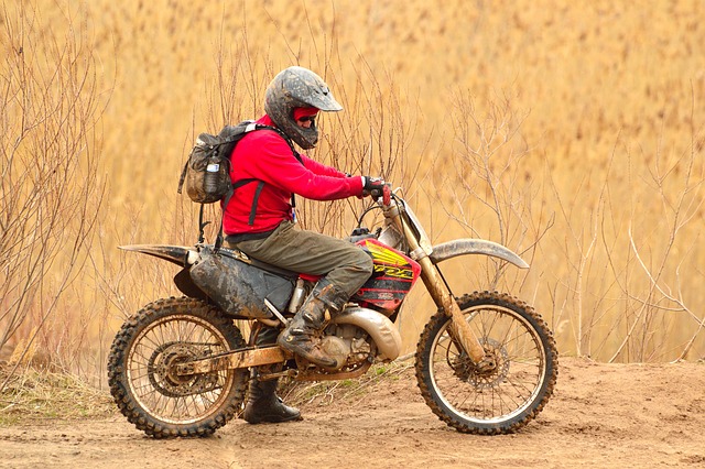 Qué chaqueta de moto elegir, textil o cuero?